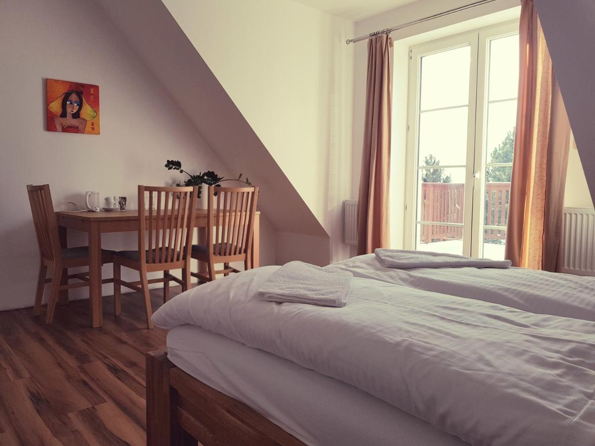 Big Yellow House Gorki Wielkie Ngoại thất bức ảnh